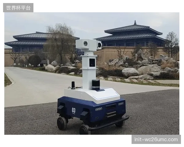 搭载红外视觉的四足机器狗方阵强势吞噬体育园区夜间巡逻八成的保安岗位